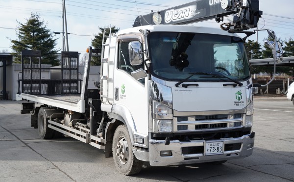 いすゞ 4ｔクレーン付きセルフローダー車