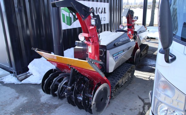 雪掻き作業お疲れ様でした／大型除雪機HONDA製「HSL2511」